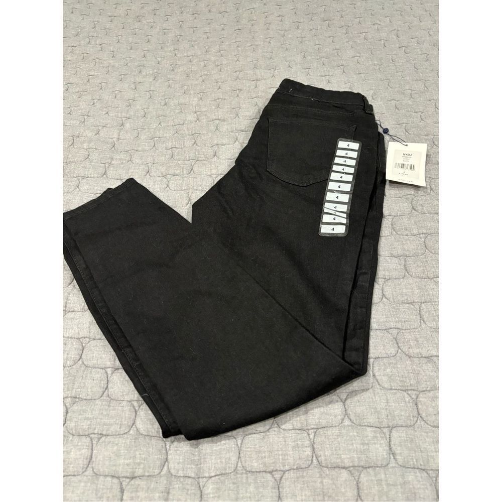 NWT ladies black stretch skinny jeans.  Size 4 by NYDJ